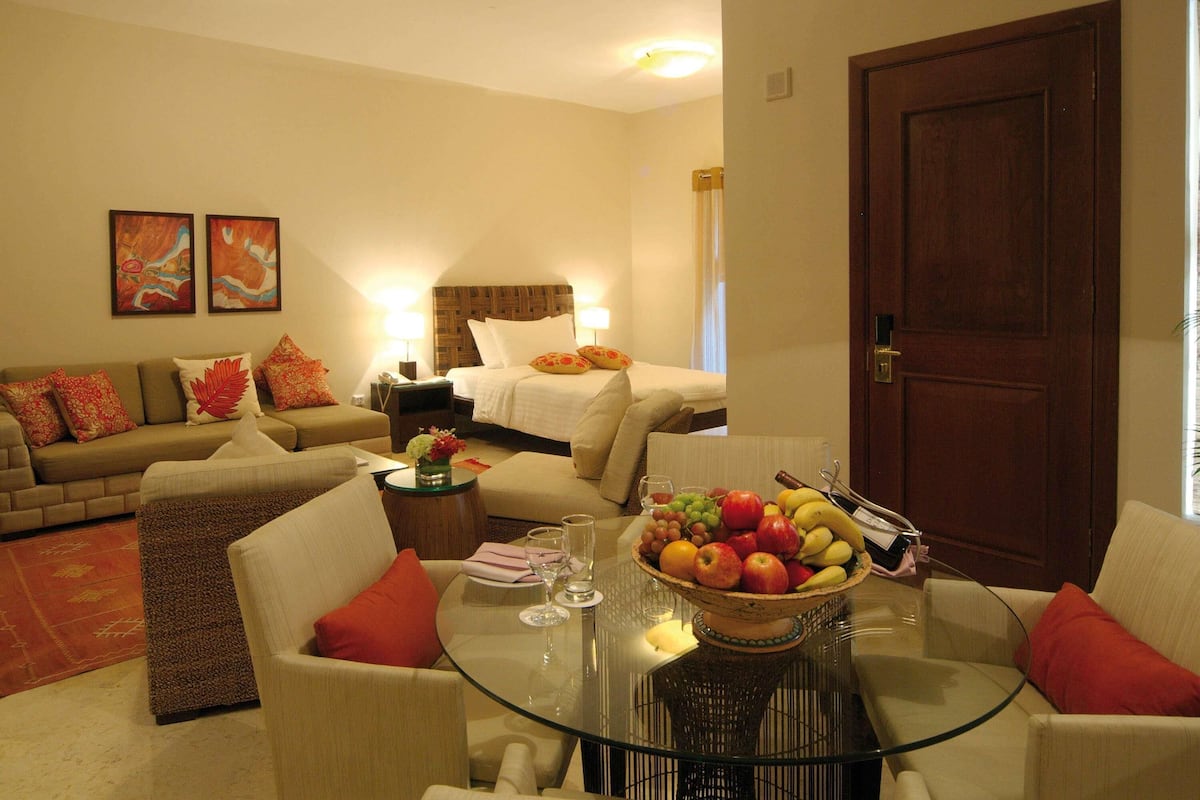 Studio Residence Apartment | In-room safe, desk, laptop workspace, blackout drapes