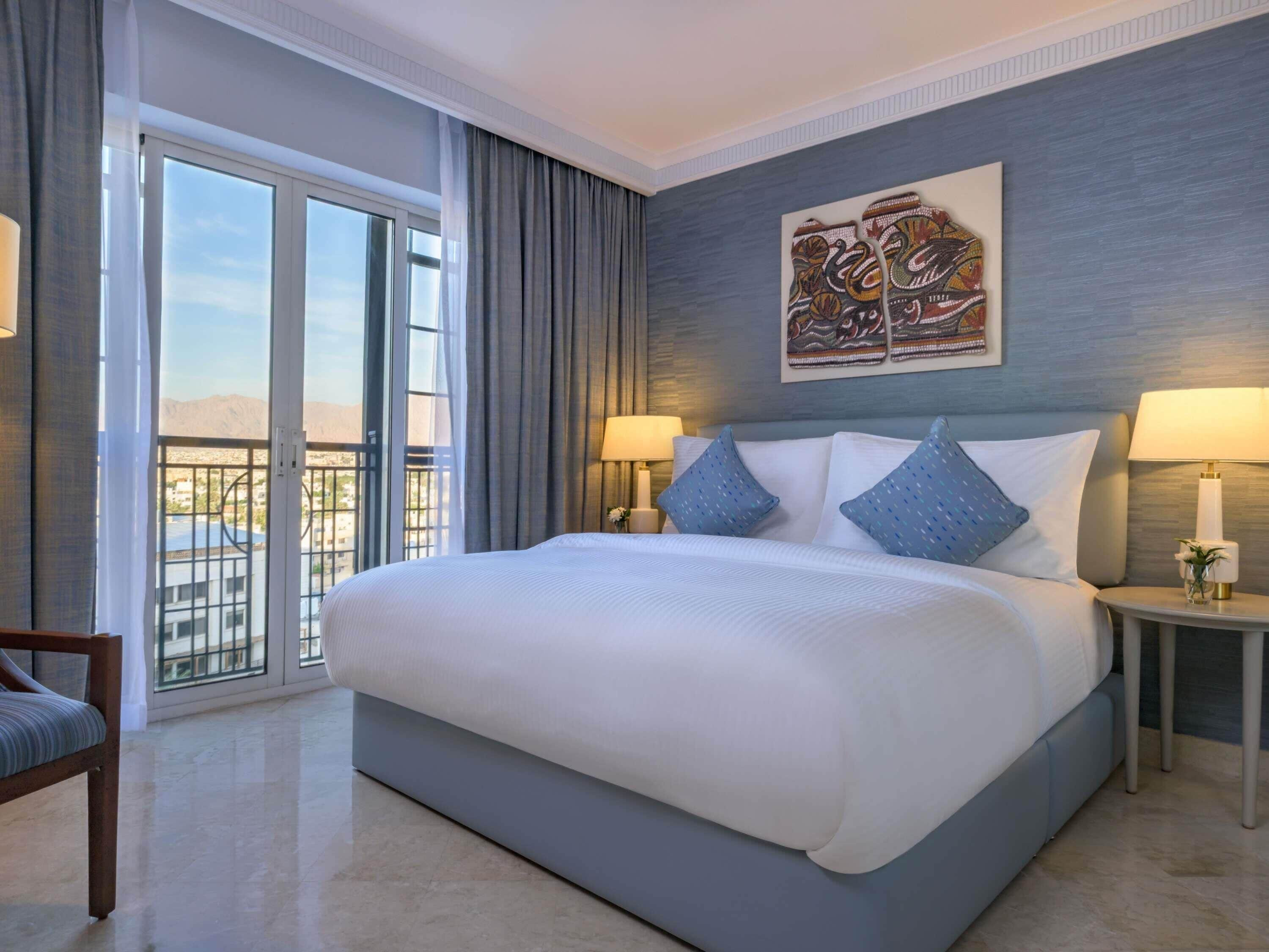 Habitación superior, 1 cama de matrimonio grande | Caja fuerte, escritorio, espacio para trabajar con un portátil