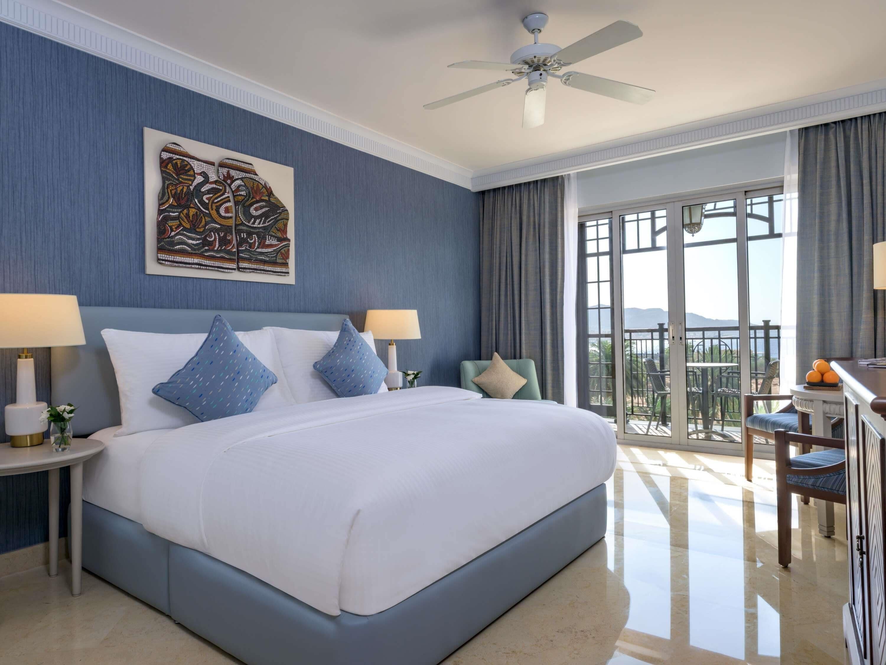 Caja fuerte, escritorio, espacio para trabajar con un portátil