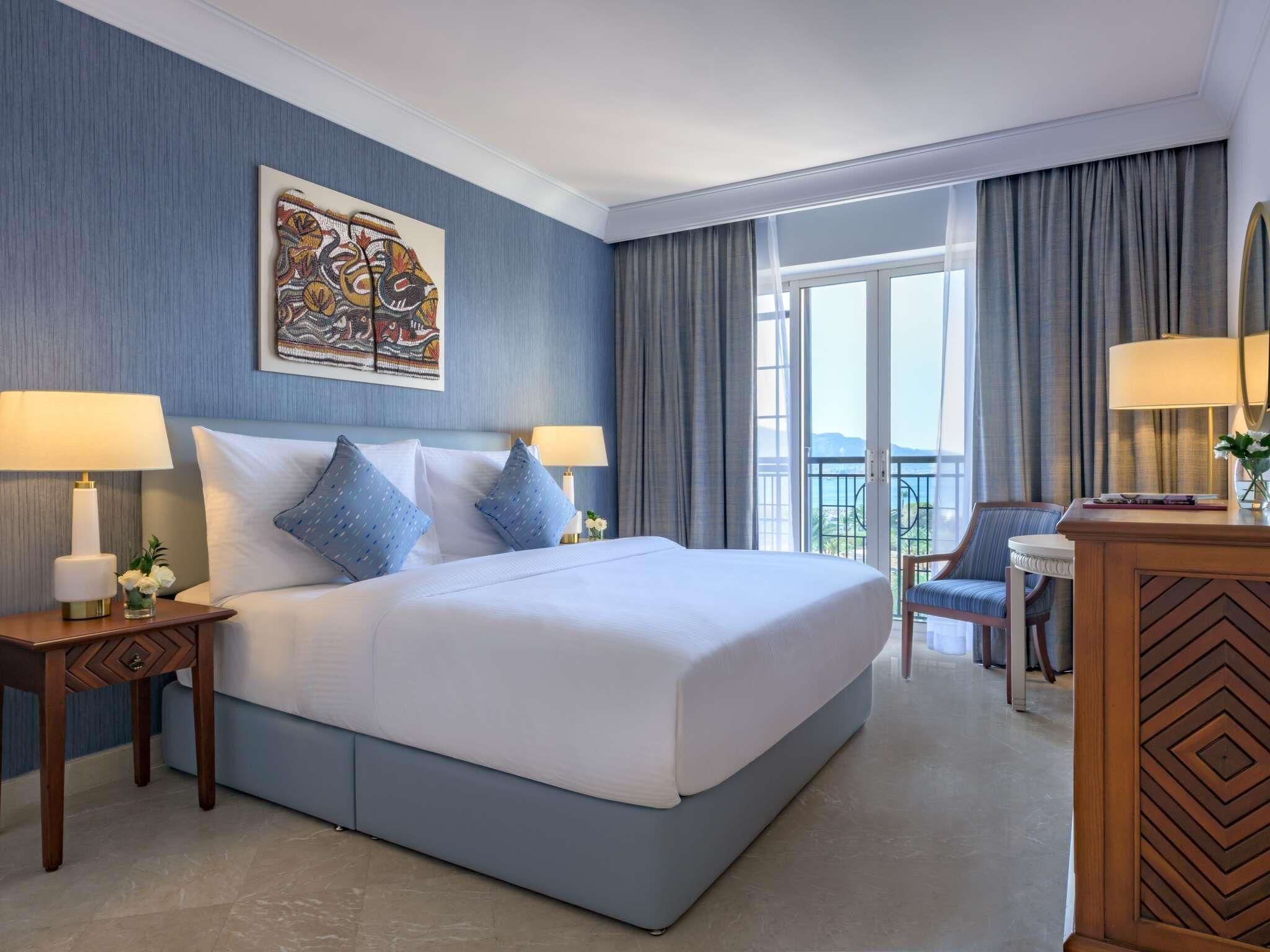 Superior Room, 1 King Bed, Sea View | In-room safe, desk, laptop workspace, blackout drapes