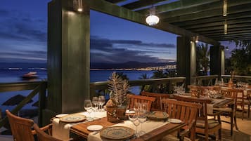 4 restaurants, breakfast, lunch, dinner served; international cuisine