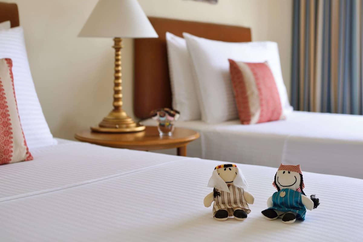 Zimmersafe, Schreibtisch, laptopgeeigneter Arbeitsplatz