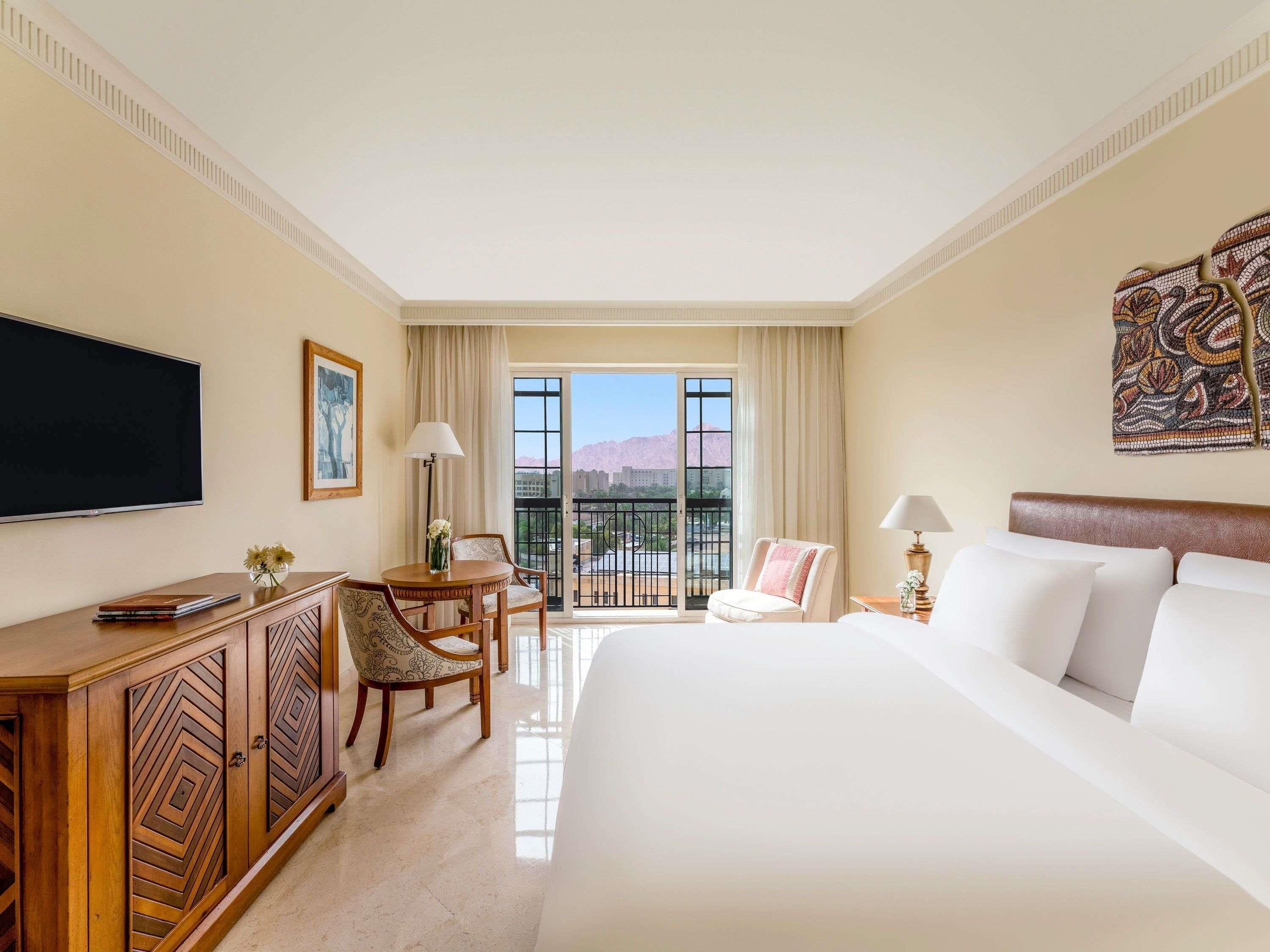 Caja fuerte, escritorio, espacio para trabajar con un portátil