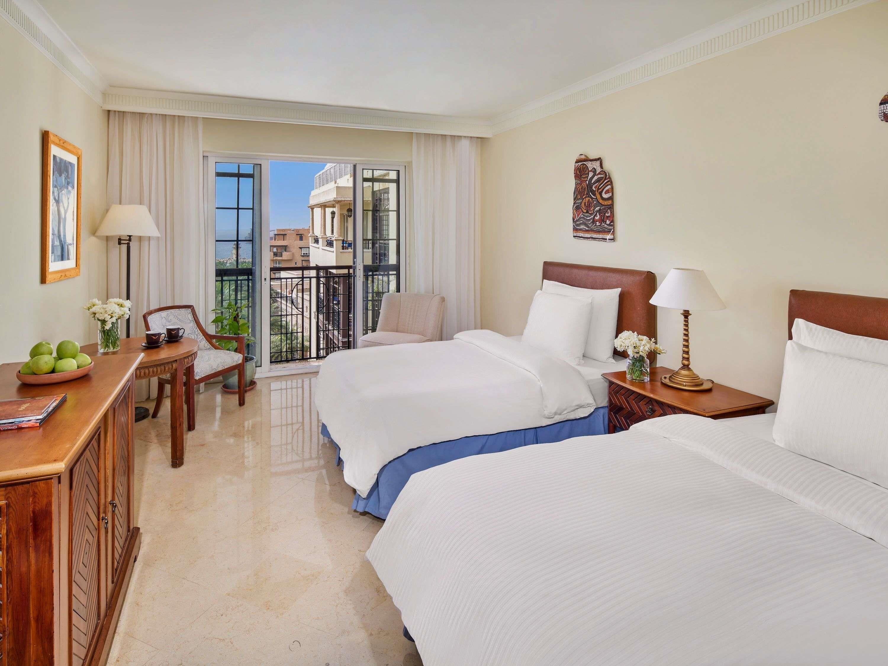 Caja fuerte, escritorio, espacio para trabajar con un portátil