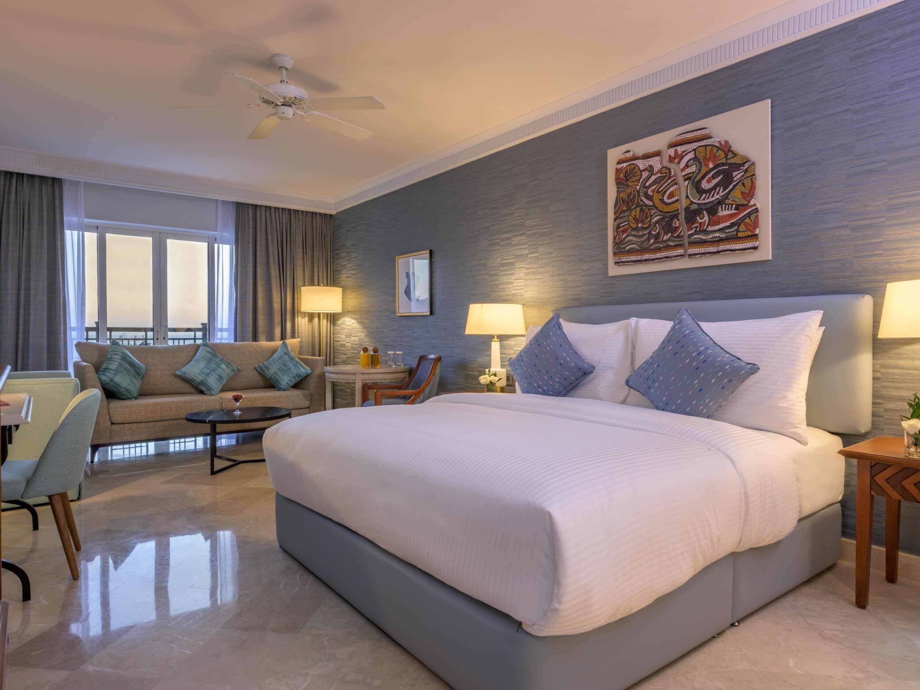 Caja fuerte, escritorio, espacio para trabajar con un portátil