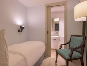 Duplex Residence Apartment, 3 Bedrooms | In-room safe, desk, laptop workspace, blackout drapes - Mövenpick Resort & Residences Aqaba (Aqaba)