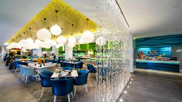 Se ofrece un desayuno bufé (12 JOD por persona)