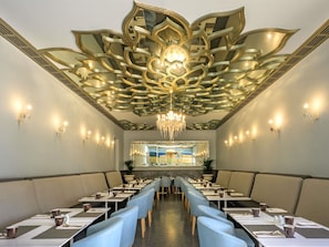4 restaurants; breakfast, lunch and dinner served  - Mövenpick Resort & Residences Aqaba (Aqaba)