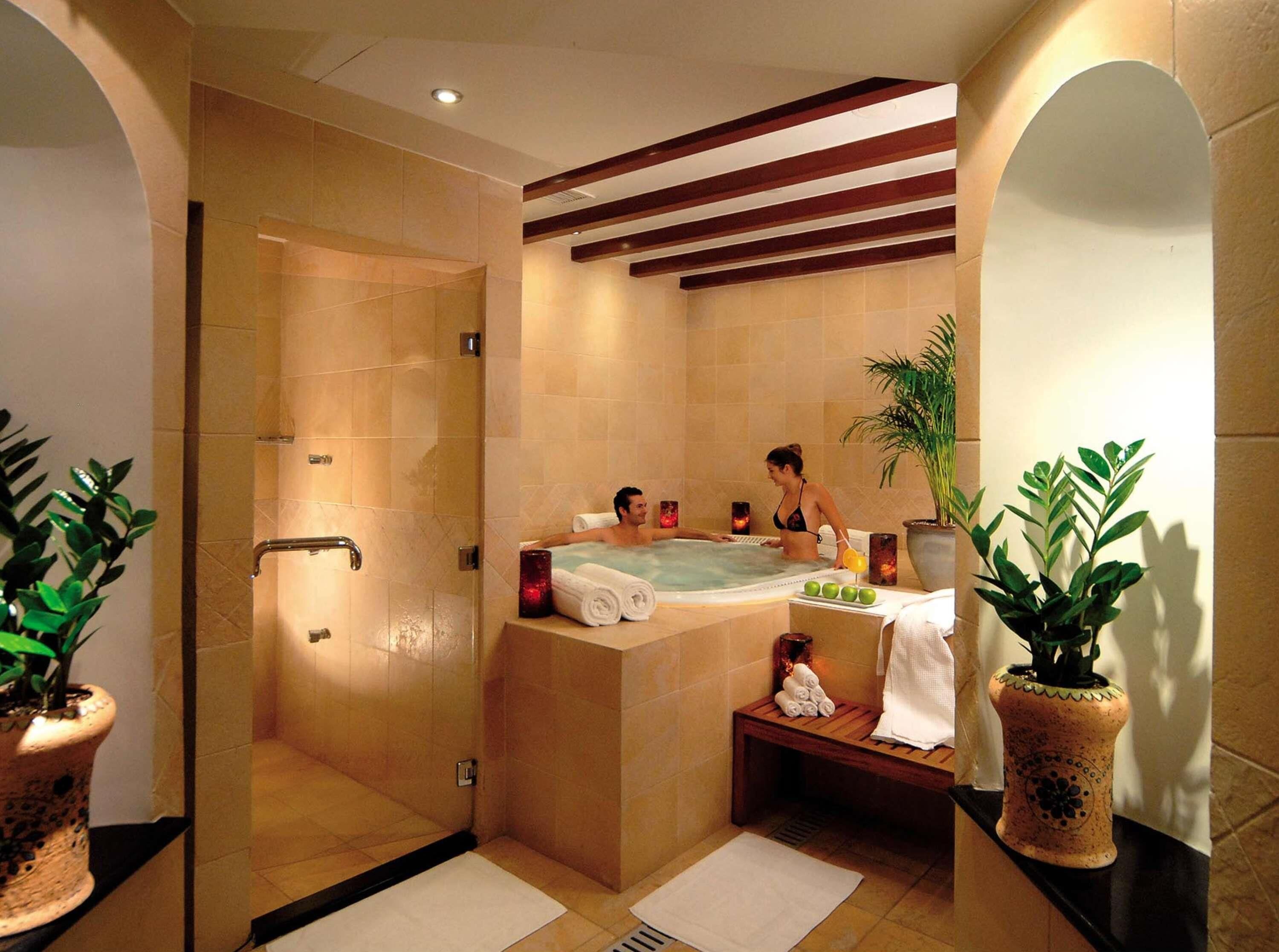 Body treatments, aromatherapy, deep-tissue massages, sports massages