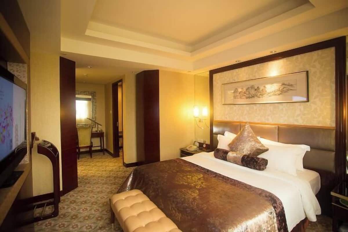 Minibar, rollaway beds (surcharge)