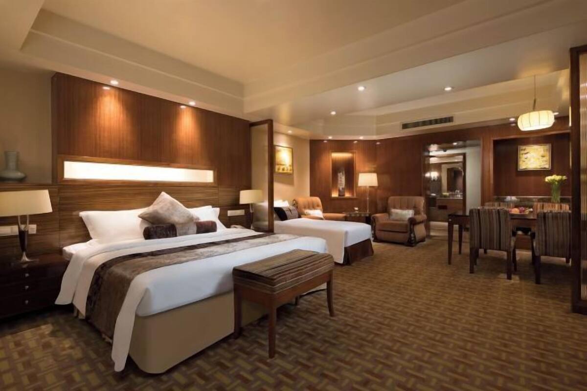 Minibar, rollaway beds (surcharge)