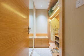 Minibar, rollaway beds