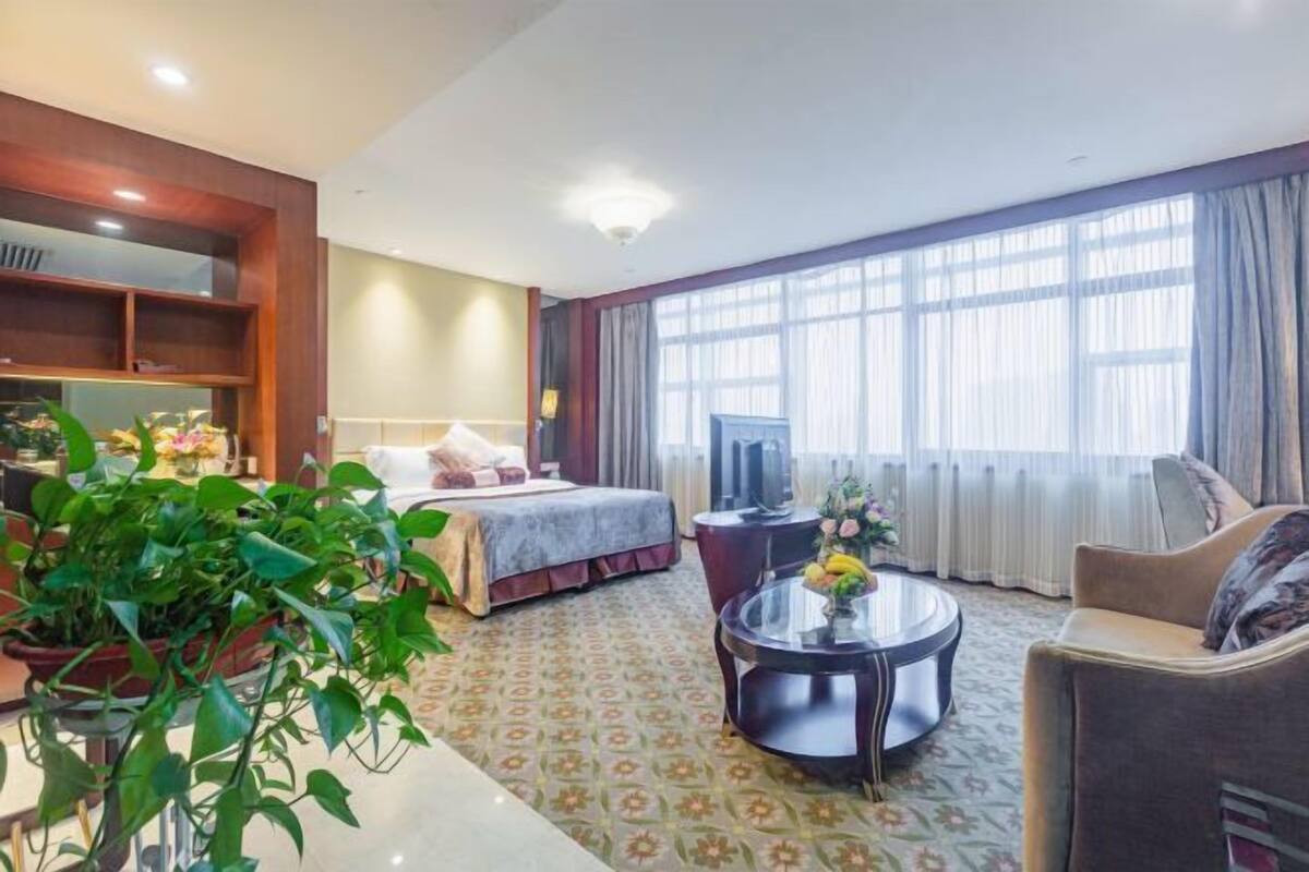 Minibar, rollaway beds (surcharge)