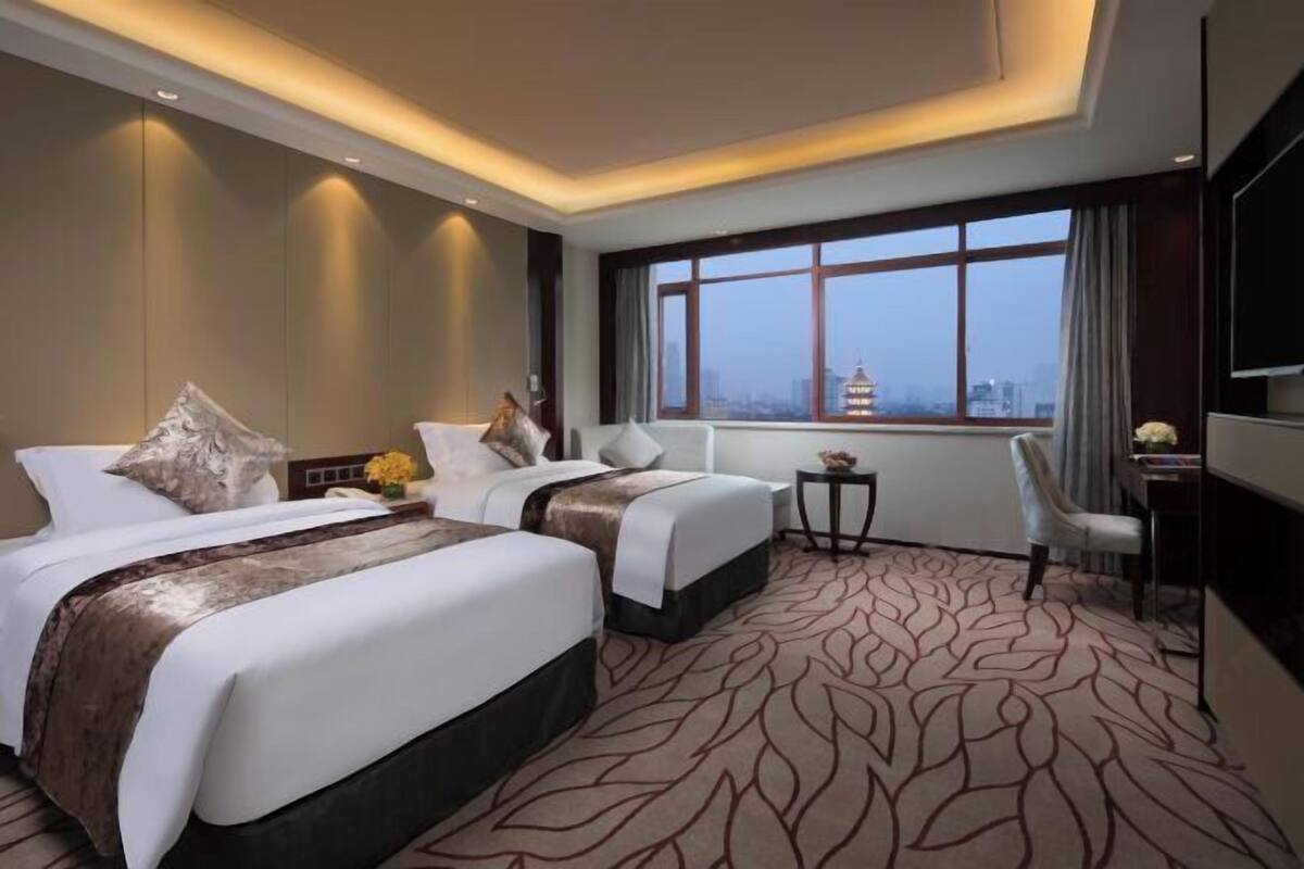 Minibar, rollaway beds (surcharge)