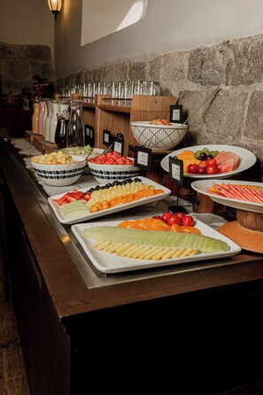 Daily buffet breakfast (PEN 60.20 per person)