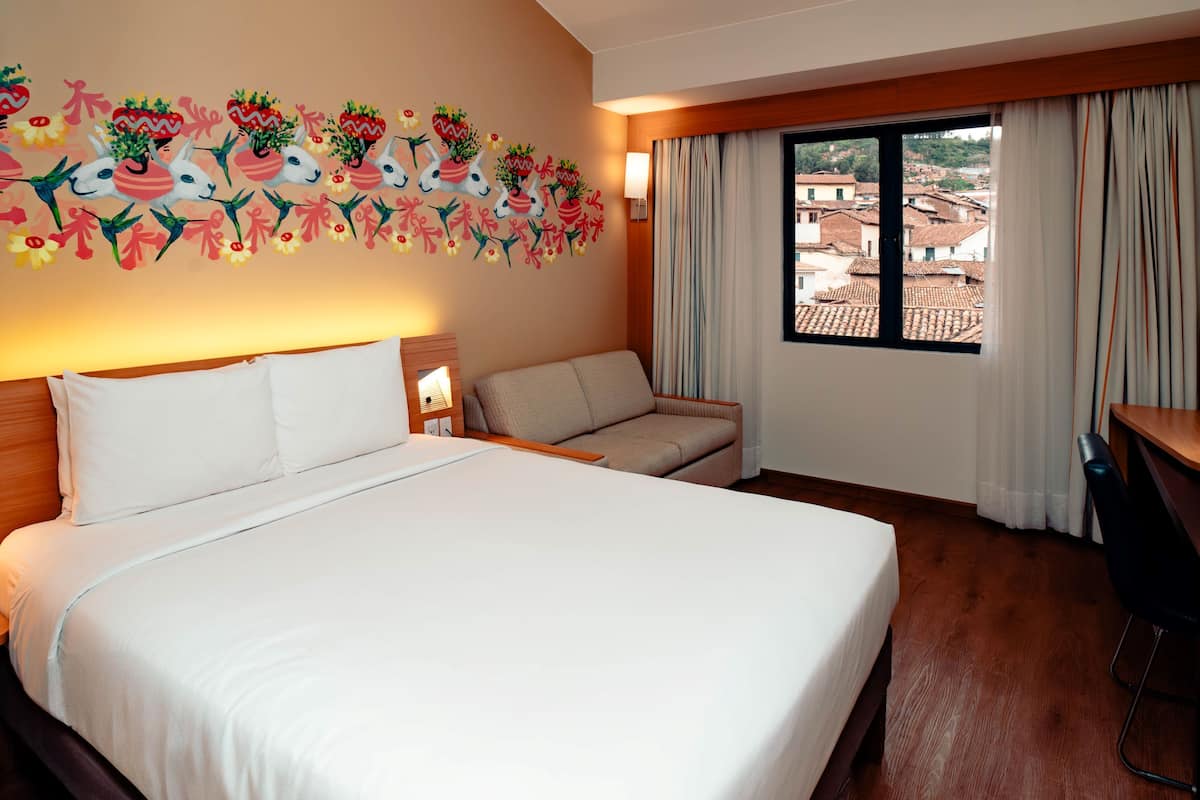 Standard Room, 1 Double Bed | 1 bedroom, minibar, in-room safe, desk