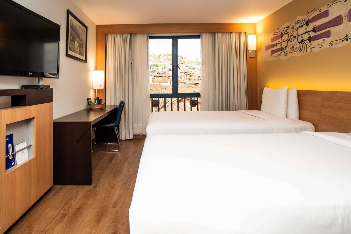 standard room, 2 single beds | minibar, in-room safe, desk, iron/ironing board