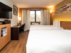 Standard Room, 2 Twin Beds | Minibar, in-room safe, desk, iron/ironing board - Novotel Cusco (Cusco)
