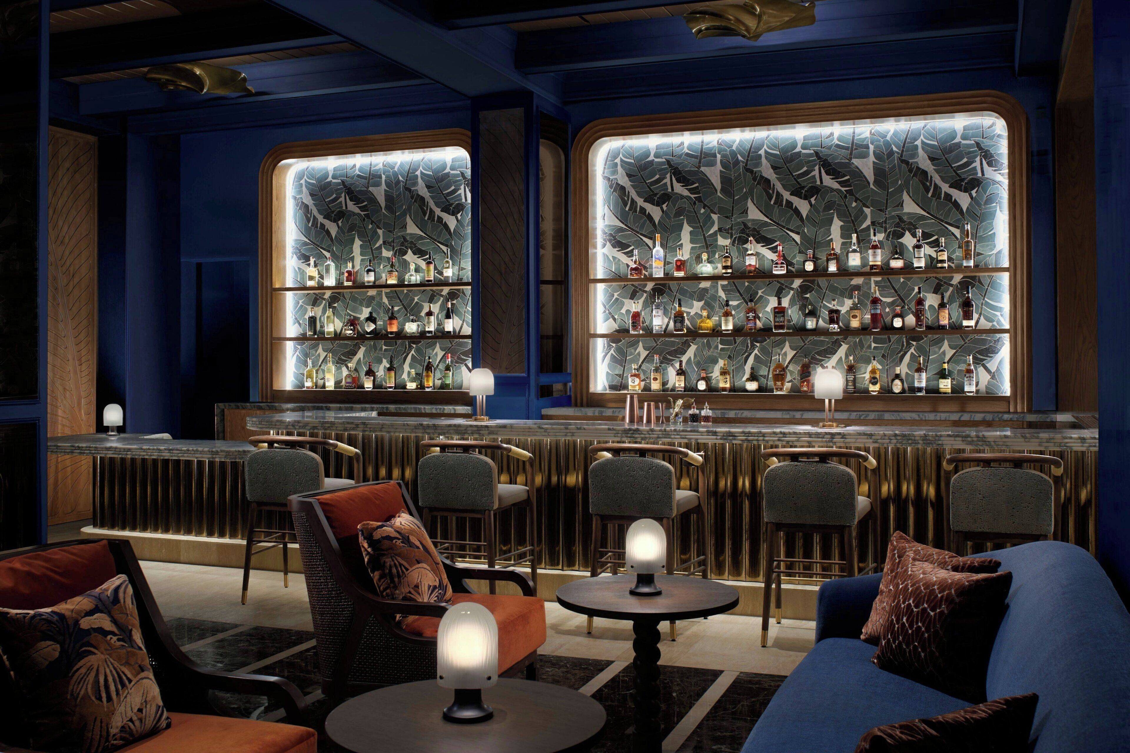 3 bars/lounges, cocktail bar