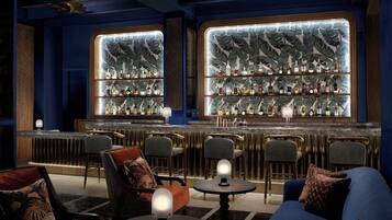 3 bars/lounges, cocktail bar