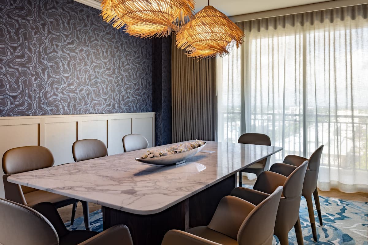 3 bares y 1 bar de copas