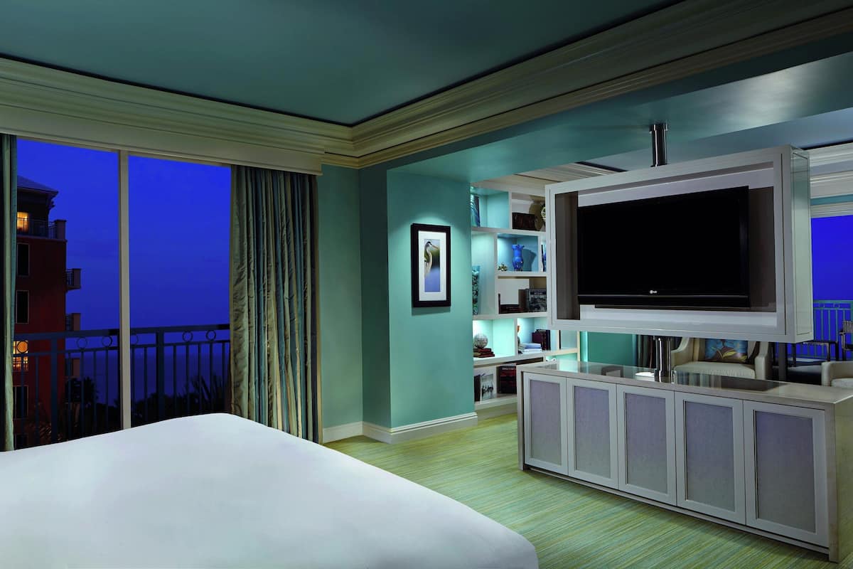 Presidential Suite, 2 Bedrooms, Oceanfront (High Floor) | Premium bedding, down comforters, pillowtop beds, minibar