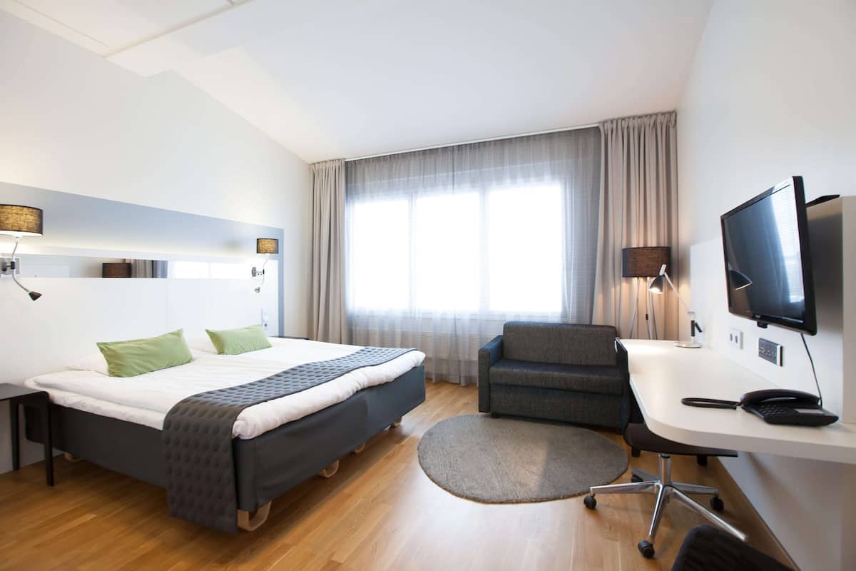 Superior Room (Family) | Minibar, in-room safe, desk, blackout drapes