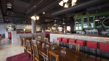 Petit déjeuner, déjeuner et dßner servis sur place