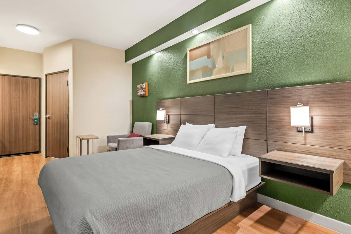 pillow-top beds, desk, soundproofing, iron/ironing board