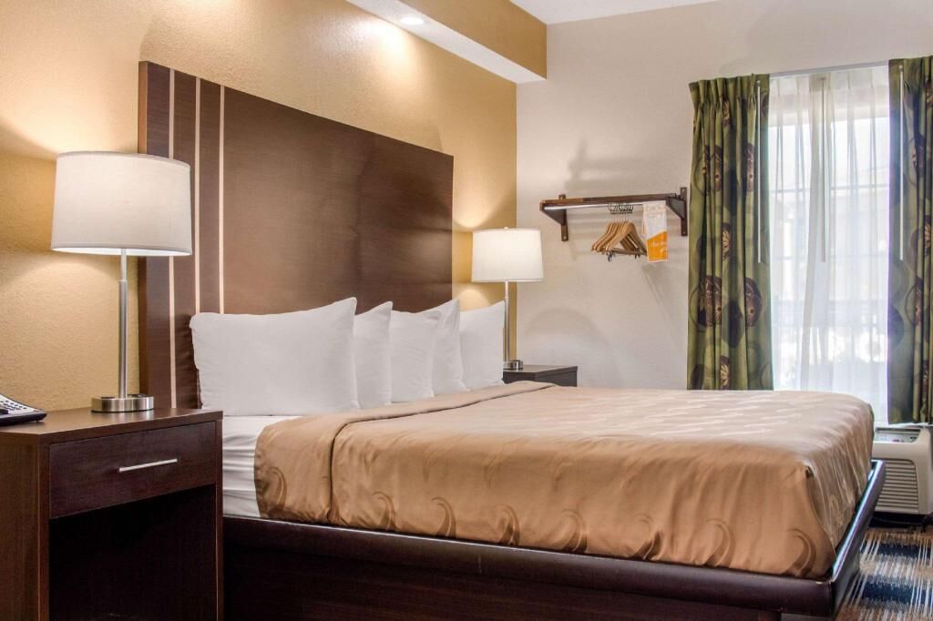 Pillowtop beds, desk, soundproofing, iron/ironing board