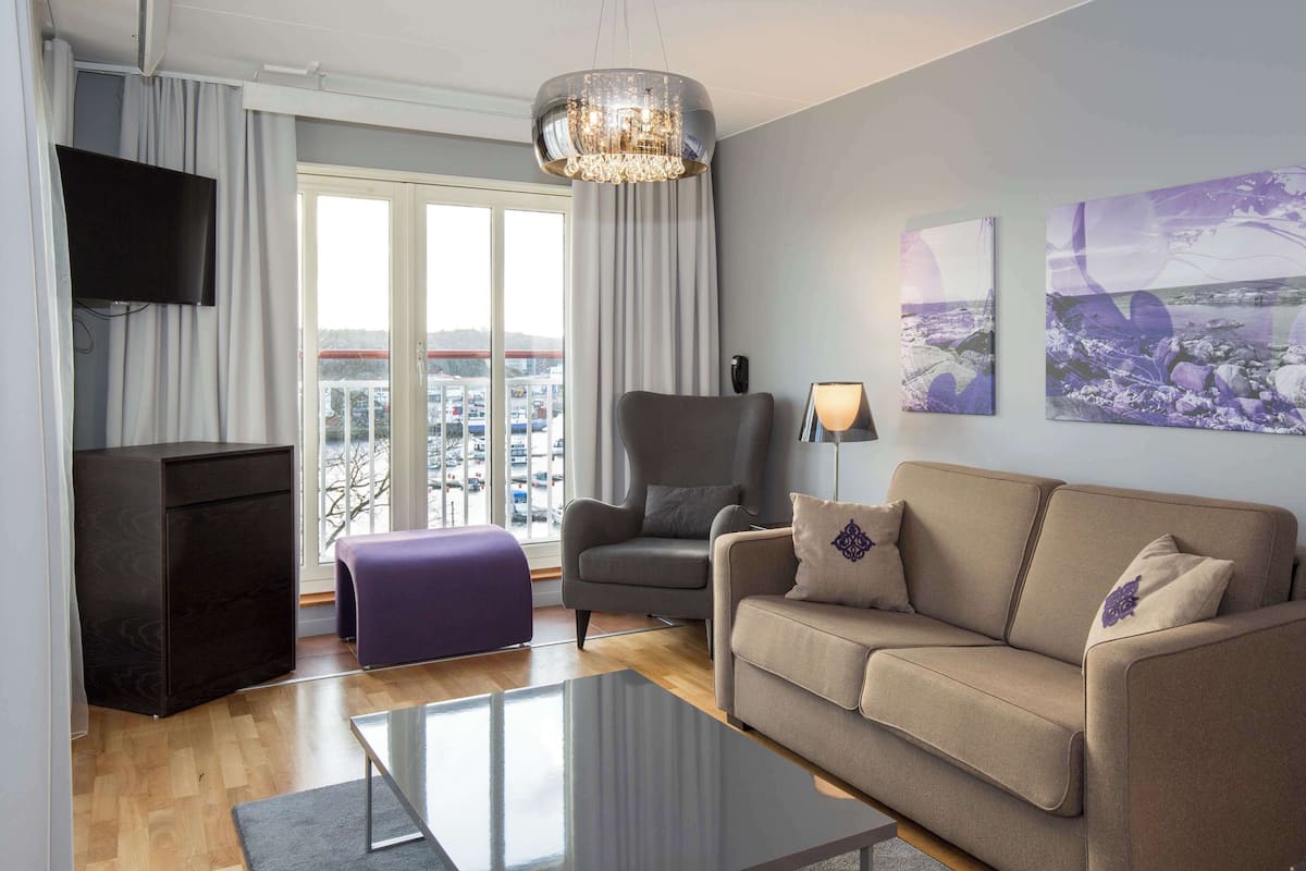 Minibar, blackout drapes, free cribs/infant beds, free WiFi