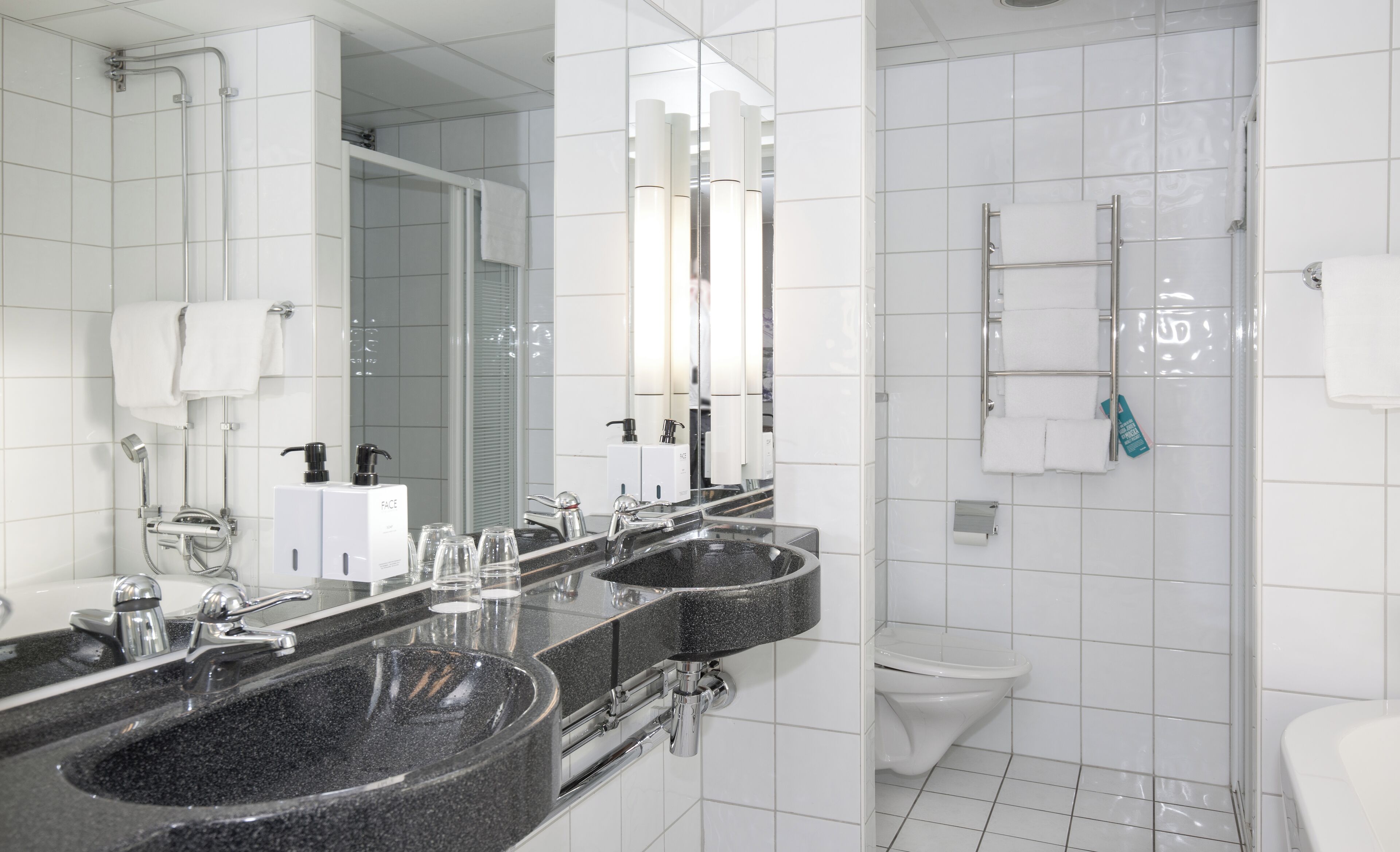 presidential suite | bathroom | shower, hair dryer, towels