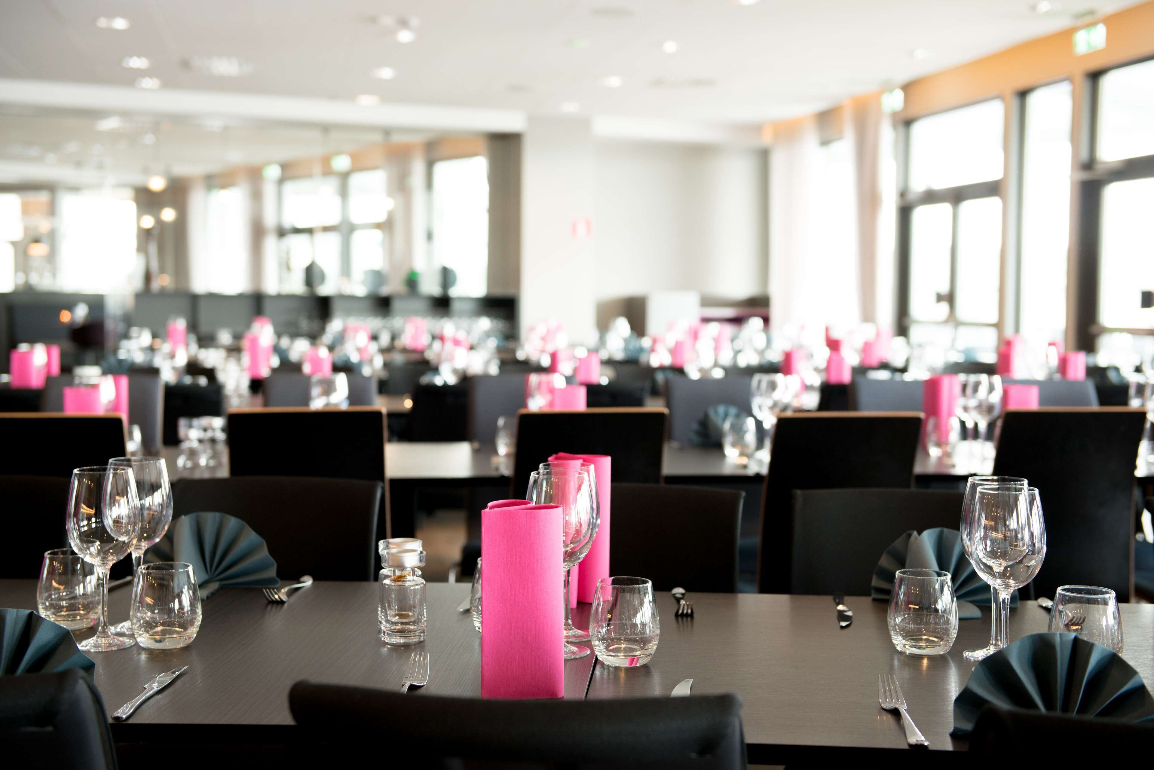 breakfast, lunch, dinner served; sea views