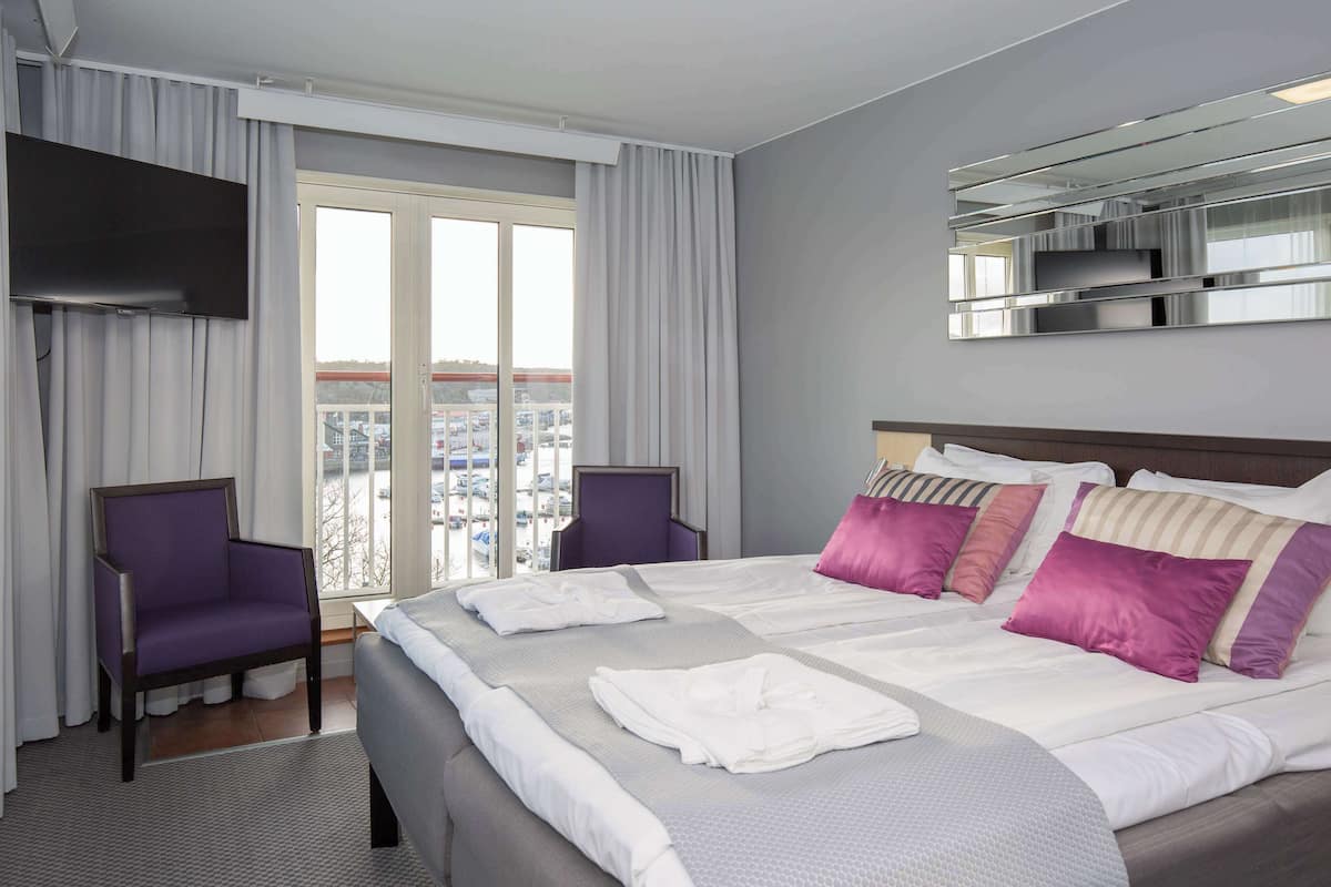Minibar, blackout drapes, free cribs/infant beds, free WiFi