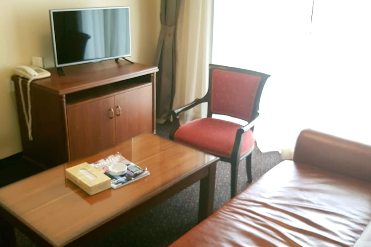 deluxe suite, mountain view | in-room dining