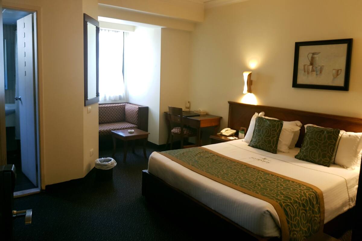Pillowtop beds, minibar, in-room safe, desk