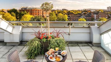 In-room safe, desk, laptop workspace, blackout drapes