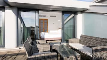 In-room safe, desk, laptop workspace, blackout drapes