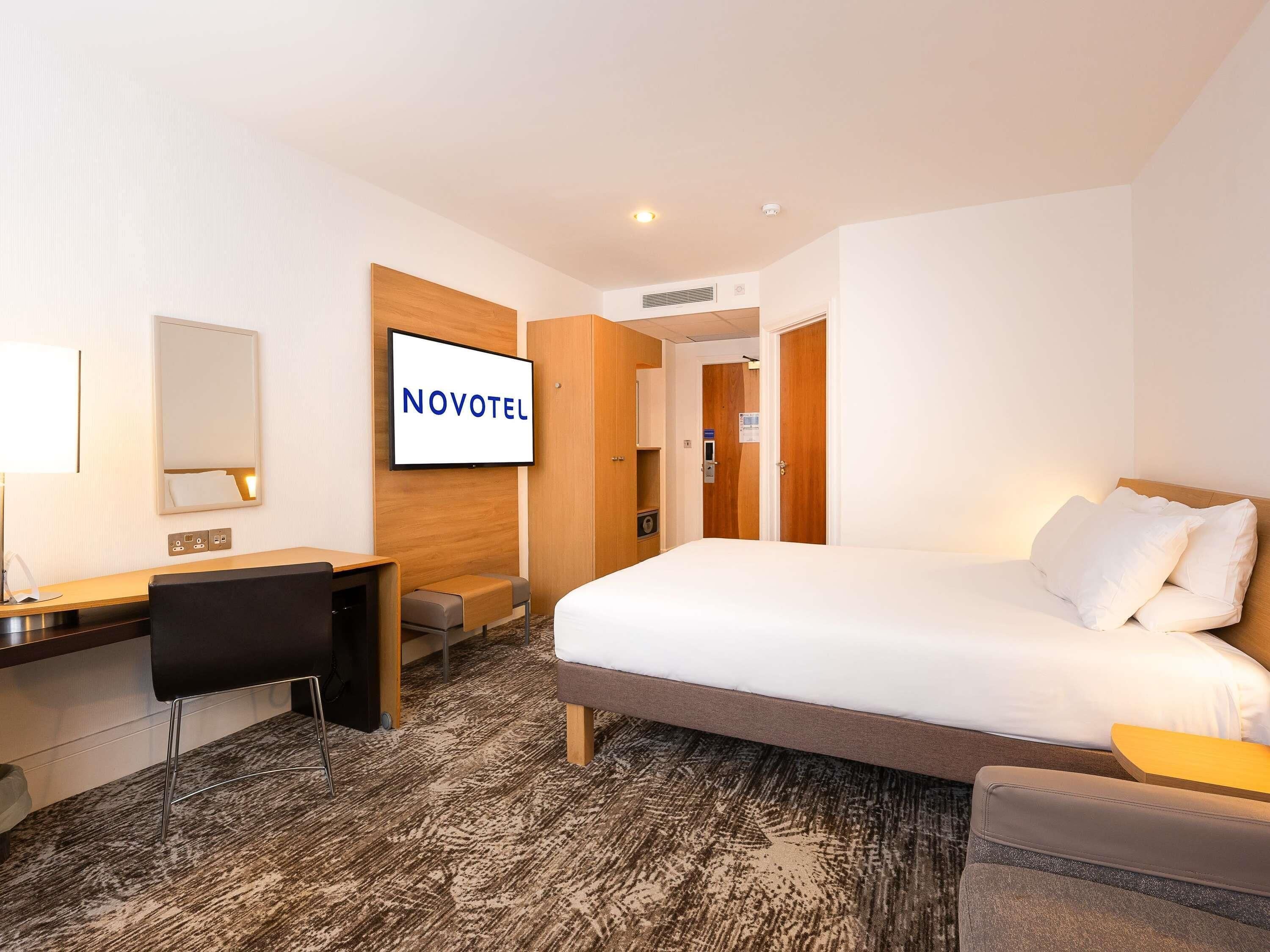 标准房, 1 张大床和 1 张沙发床 | 客房内保险箱、办公桌、笔记本电脑工作区、遮光窗帘