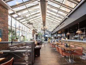 Bar (on property) - Novotel Cardiff Centre (Cardiff)