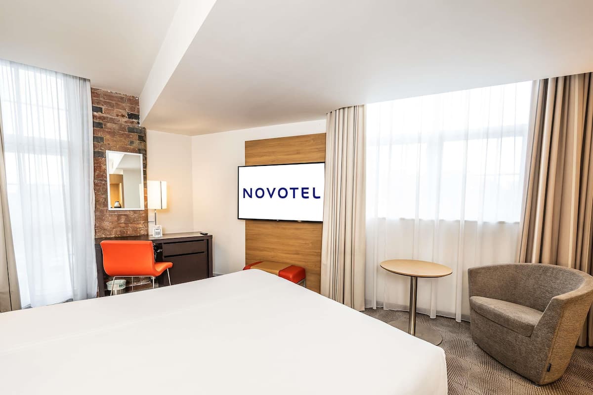 Superior-Zimmer, 1 Queen-Bett | Zimmersafe, Schreibtisch, laptopgeeigneter Arbeitsplatz