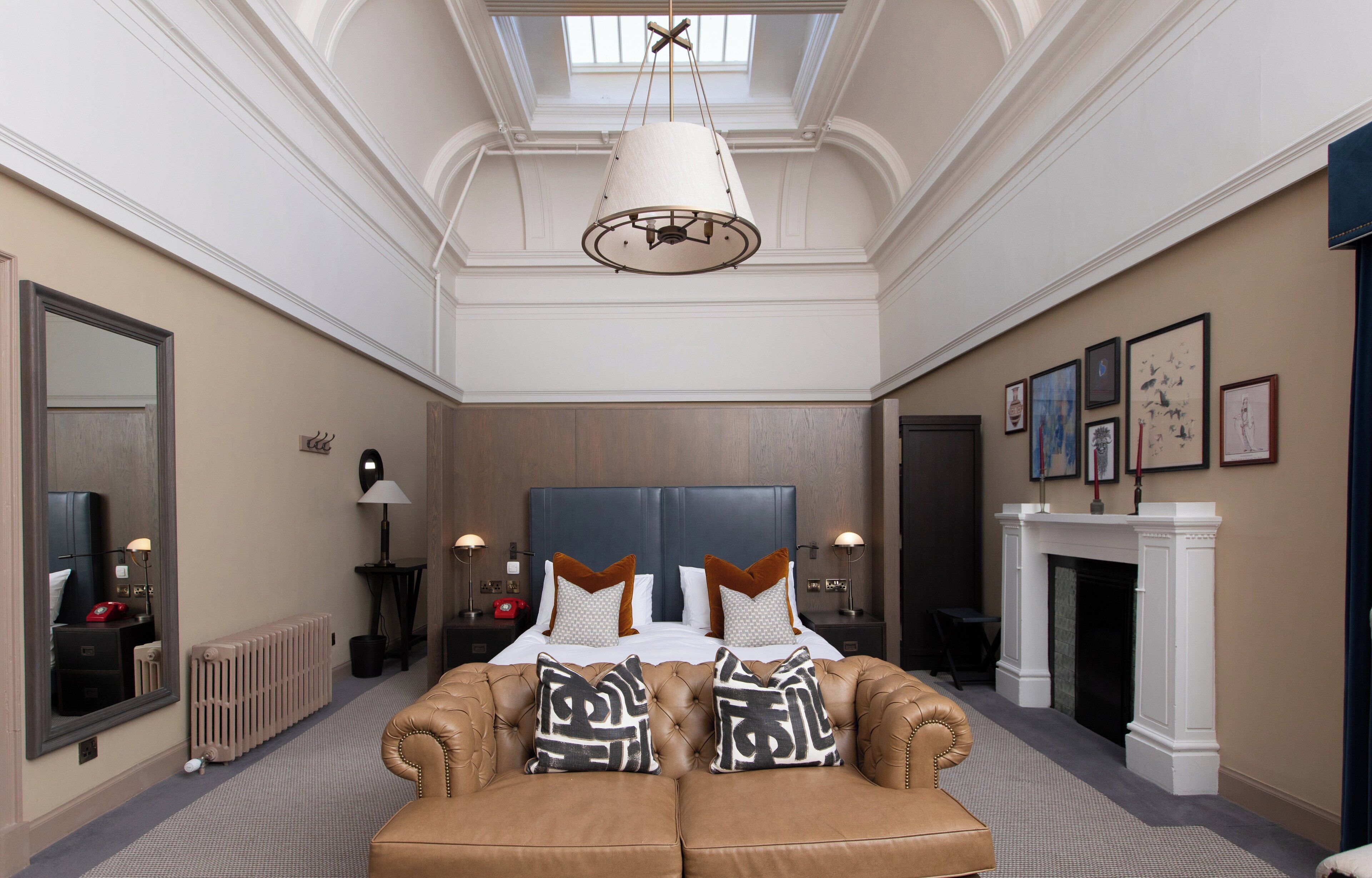 Sviitti, 1 suuri parisänky ja vuodesohva (Alba Skylark) | Allergiatestatut vuodevaatteet, pillowtop-patjalliset sängyt