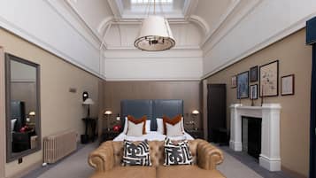 Sviitti, 1 suuri parisänky ja vuodesohva (Alba Skylark) | Allergiatestatut vuodevaatteet, pillowtop-patjalliset sängyt