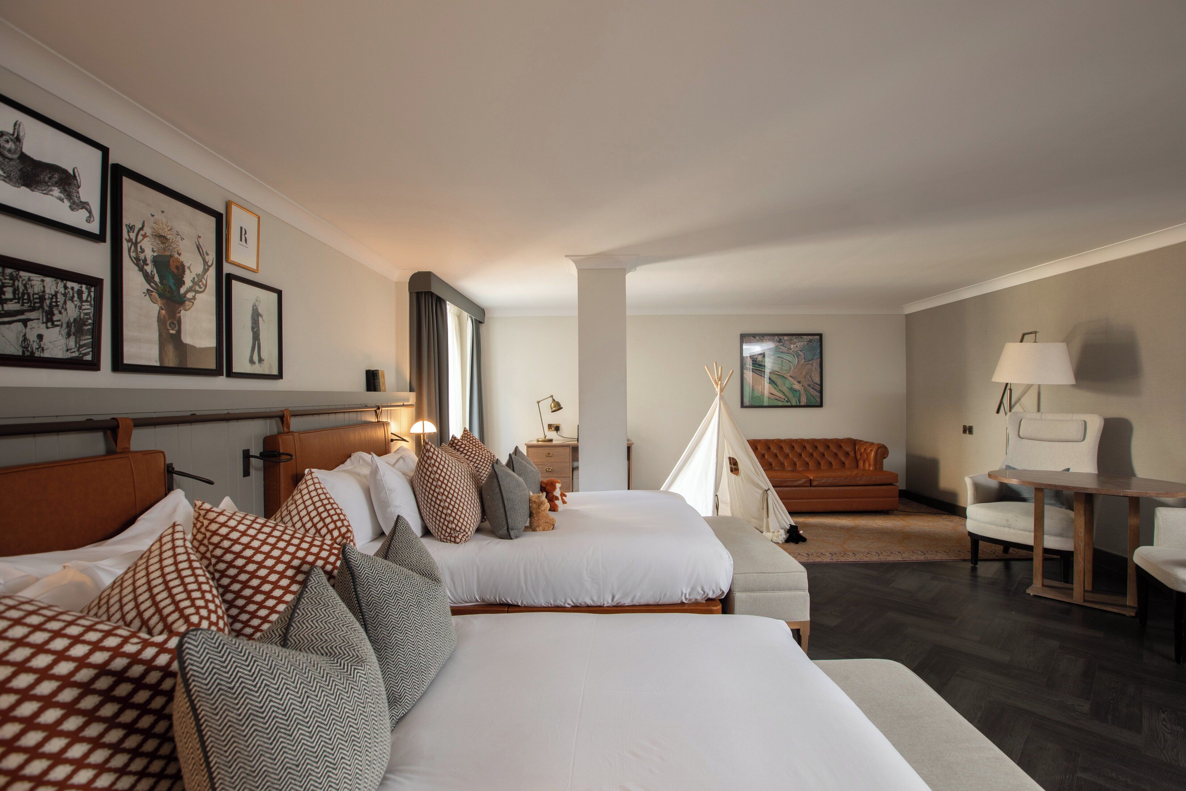 Premium-huone, 2 parisänkyä | Allergiatestatut vuodevaatteet, pillowtop-patjalliset sängyt