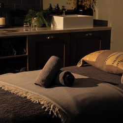 Couples treatment rooms, body wraps, body scrubs, facials