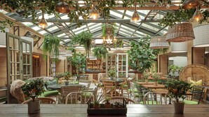 2 restaurants; breakfast, lunch, and dinner served - Kimpton Charlotte Square by IHG (Edinburgh)