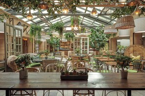 2 restaurants; breakfast, lunch, and dinner served - Kimpton Charlotte Square by IHG (Edinburgh)