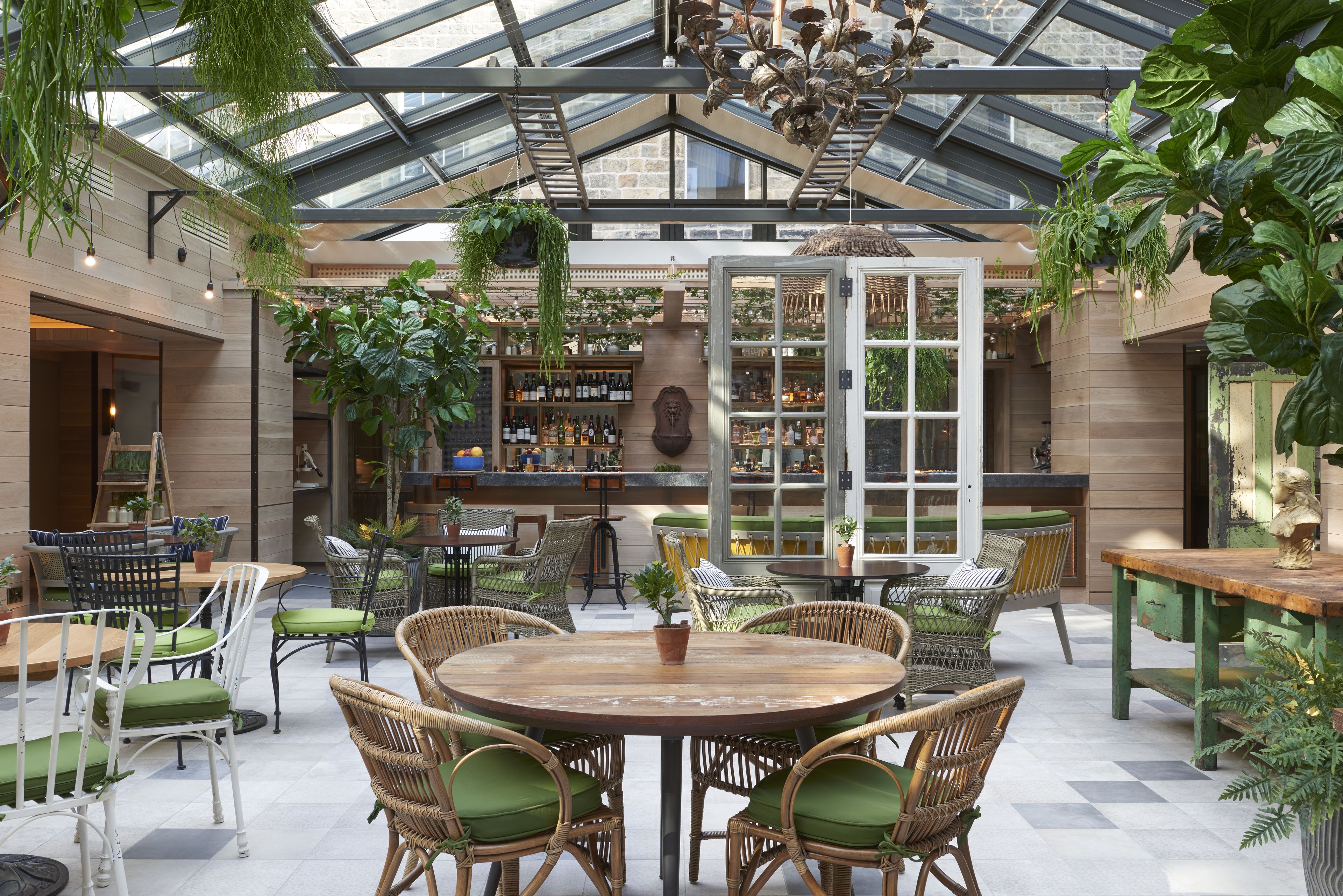 2 restoran, melayani sarapan, makan siang; sajian masakan Mediterania