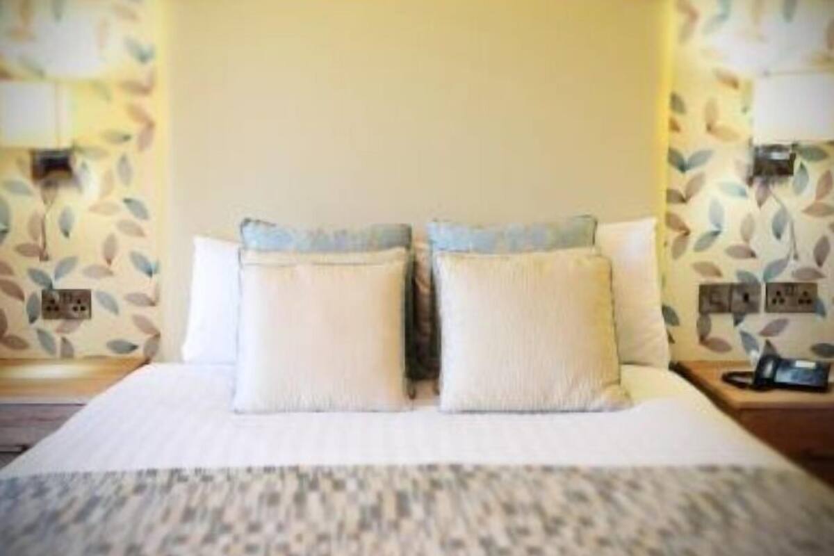 Premium bedding, desk, blackout drapes, soundproofing