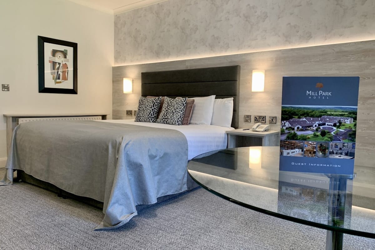 executive double room | 1 bedroom, premium bedding, desk, blackout curtains